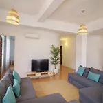 Modern Apartment For 13 Guests