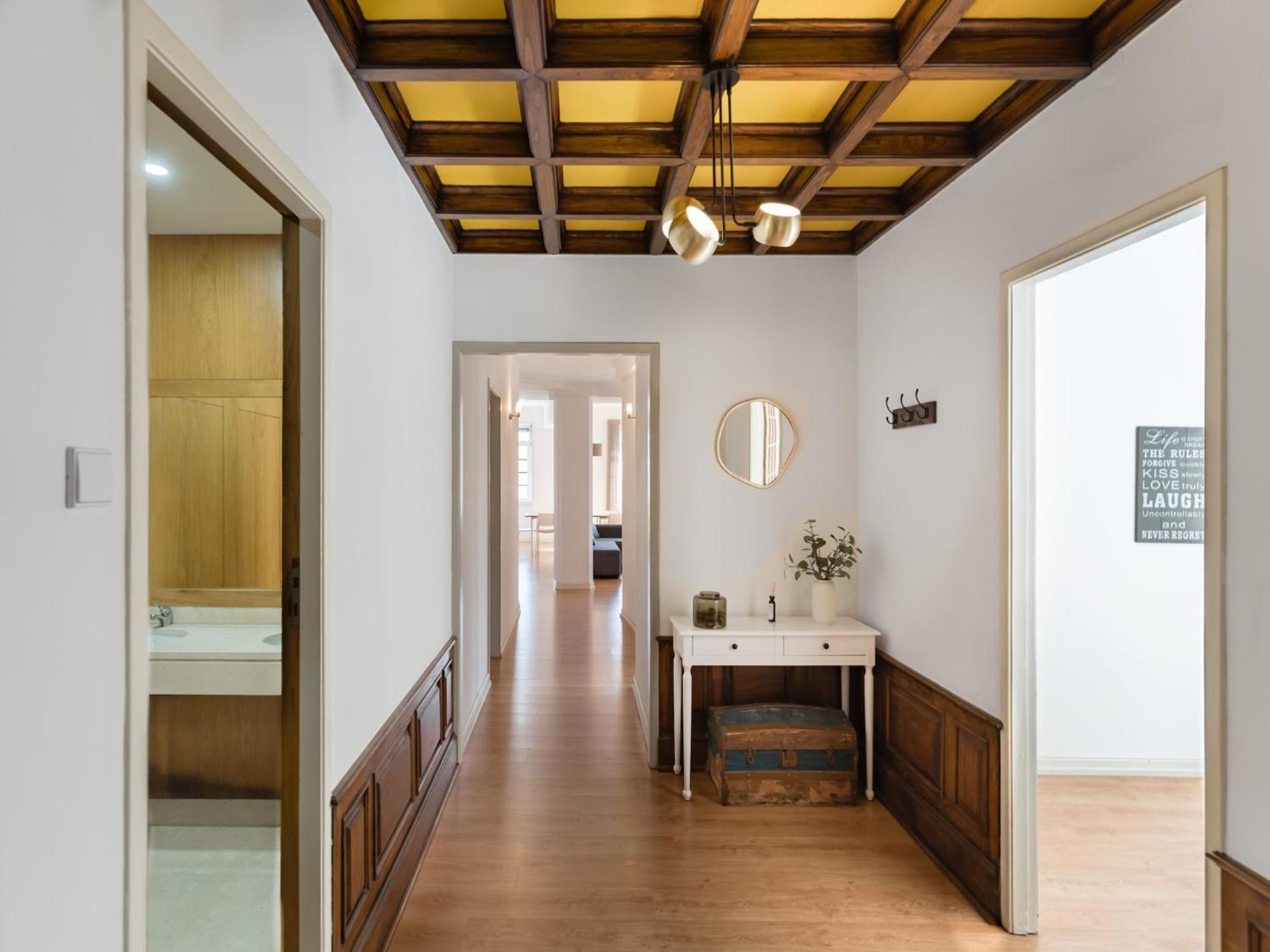 Modern For 13 Guests